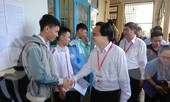 Bộ trưởng Phùng Xuân Nhạ chỉ đạo công tác coi thi ở Đắk Lắk