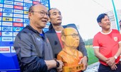 HLV Park Hang Seo nhận món quà bất ngờ trước trận Thái Lan