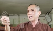 Kỷ luật sư trụ trì dọa thả chó cắn ‘nát mặt’ phật tử