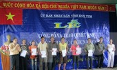 Trao Quyết định nhập quốc tịch Việt Nam cho 38 người Lào ở Kon Tum