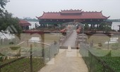 'Biệt phủ', nhà hàng mọc trái phép trên sông Hồng