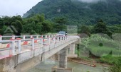Hơn 2.000 cầu dân sinh xoá cảnh cô giáo chui túi nilong, đu dây vượt suối