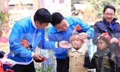 Thanh niên Bình Dương vượt hàng nghìn km mang áo ấm đến trẻ em Tây Bắc