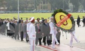 Đoàn đại biểu Mặt trận Tổ quốc Việt Nam vào lăng viếng Bác Hồ