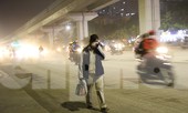 Khổ sở bịt mũi, che mồm vượt 'sa mạc' ở Hà Nội