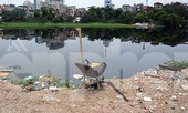 Hồ nước trung tâm Hà Nội bị 'bức tử' do rác thải và phế liệu xây dựng