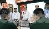 Bộ trưởng Phùng Xuân Nhạ kiểm tra một số điểm thi ở Hà Nội trước giờ G