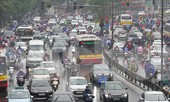 Mưa lớn, nhiều tuyến đường Hà Nội ùn ứ