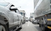 Quốc lộ 5 ùn tắc 10km sau ba vụ tai nạn khiến bảy người chết