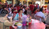 Cà phê, quán ăn ở TPHCM “nhảy giá” đuổi không hết khách