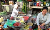 Khan hàng, rau xanh tăng giá chóng mặt ngày mùng 5 Tết