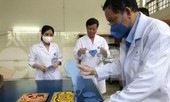 Khẩu trang 'độc lạ' của bác sĩ bệnh viện Thống Nhất