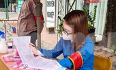 Cô gái khuyết tật một tay xung phong tham gia chốt chặn dịch COVID-19