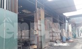 Hàng loạt lò nung thép nhả khói giữa thị xã