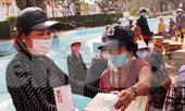 Tình người thời dịch COVID-19: ‘Lá rách ít đùm lá rách nhiều’