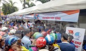 Hàng nghìn công nhân chen chân mua hàng 0 đồng