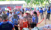 Tuổi trẻ đất Thủ cắt tóc miễn phí, bán hàng 0 đồng