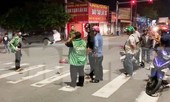 Đi làm ca đêm, hai công nhân thương vong trên xa lộ