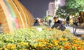 Thâu đêm thi công đường hoa Nguyễn Huệ phục vụ tết Nguyên đán