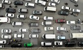Người dân ùn ùn quay lại Thủ đô sau một tuần nghỉ Tết