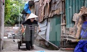 Nắng nóng đeo bám người dân xóm ngụ cư Hà Nội