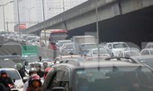 Người dân 'tay xách nách mang' về quê ăn Tết, cửa ngõ Thủ đô Hà Nội tê liệt