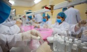 Cận cảnh xưởng chế cồn rửa tay hỗ trợ người dân Sơn Lôi - Vĩnh Phúc