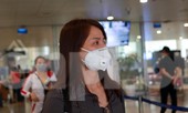 'Chôn chân' ở Nội Bài ngóng người thân trở về từ Hàn Quốc