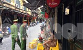 Theo chân cảnh sát đi tuần, phạt người không đeo khẩu trang nơi công cộng