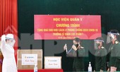 Học viện Quân y tặng mặt nạ chống giọt bắn ngăn dịch COVID-19