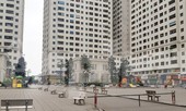 Chung cư vạn dân Hà Nội 'không bóng người' ngày đầu cách ly toàn xã hội