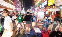 Cận cảnh tình trạng bát nháo trên các tuyến phố đi bộ ở Sài Gòn