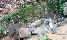 Tường bao nhà dân sập nát do đào mương thuộc dự án ‘nghìn tỷ’