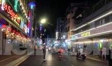 Phố Tây Bùi Viện vui chơi tận khuya trong ngày đầu mở cửa trở lại
