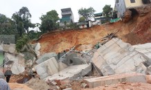 San gạt đất làm sập nhà, 16 hộ dân phải di dời khẩn cấp lúc nửa đêm