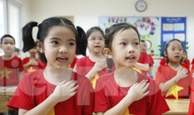Học sinh tiểu học háo hức, trẻ mầm non nức nở trong ngày đầu tới trường