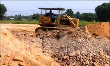 TT-Huế: Khu tái định cư 21 tỷ chôn nền bằng rễ cây, đá hộc, đất tạp?
