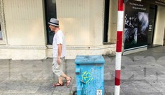 Ai đã biến những Bức họa bốt điện quanh Hồ Gươm trở nên 'xấu xí'
