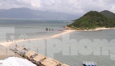 Độc đáo con đường giữa biển Khánh Hoà