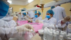 Cận cảnh xưởng chế cồn rửa tay hỗ trợ người dân Sơn Lôi - Vĩnh Phúc