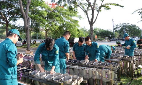 Cận cảnh trận địa pháo hoa lớn nhất Sài Gòn trước giờ 'khai hỏa'
