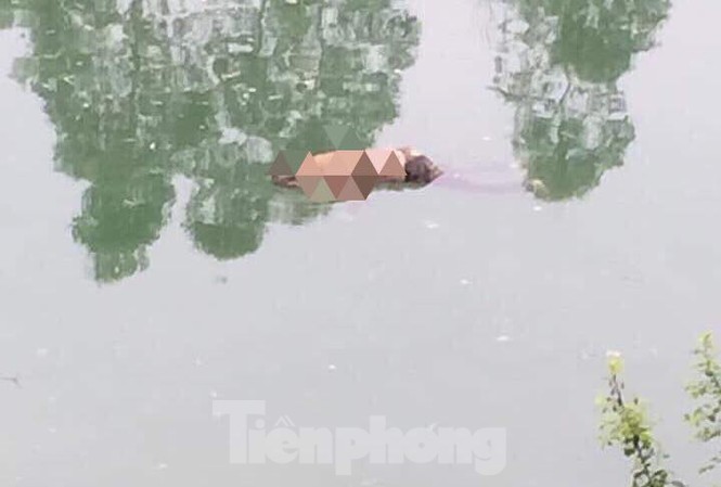 Kinh hoàng phát hiện thi thể nam giới nổi trên sông Thương Hiện trường vụ việc .Ảnh: Duy Chiến