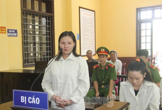 Thai phụ quyết vượt biên qua biên giới để bán con sơ sinh Bị cáo Viên ra tòa lĩnh án 7 năm tù vì bán con mình .Ảnh: Minh Anh