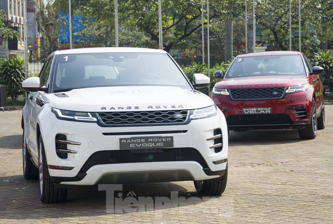 Xe sang về nhiều, giá bán có xu hướng tăng dịp cuối năm Xe sang về nhiều, giá bán có xu hướng tăng dịp cuối năm
