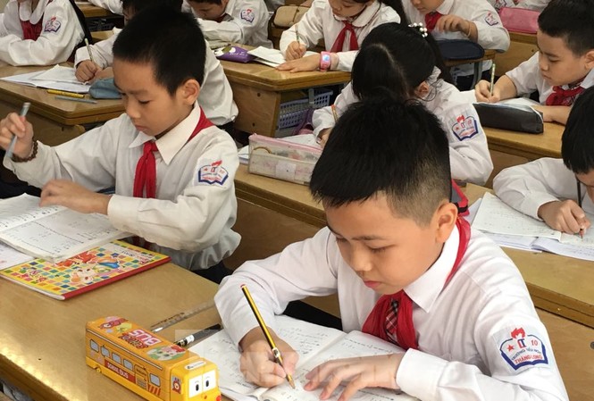 Hà Nội 'nhấp nhổm' tăng học phí: Cao nhất gần 42% Không tăng học phí đối với bậc học phổ cập