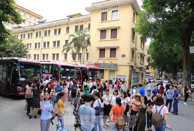 Giám thị ‘đặc biệt’ của mùa thi 2019 tại Hòa Bình Giám thị ‘đặc biệt’ của mùa thi 2019 tại Hòa Bình