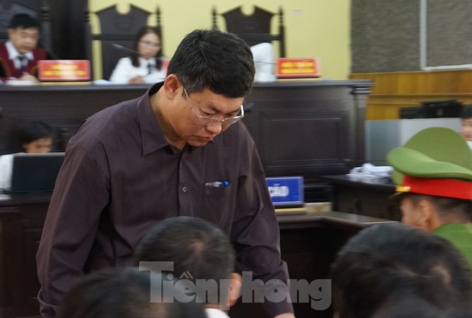 Gian lận điểm thi ở Sơn La: Không vì tiền, nâng điểm giúp người dưng? Ông Lê Trọng Bình - Phó chủ tịch UBND TP Sơn La khẳng định chỉ nhờ xem điểm nhưng con mình được nâng điểm.