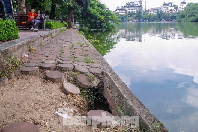 Kè hồ Gươm bằng công nghệ riêng của Việt Nam: Trường tồn cùng thời gian? Kè Hồ Gươm hiện xuống cấp nghiêm trọng