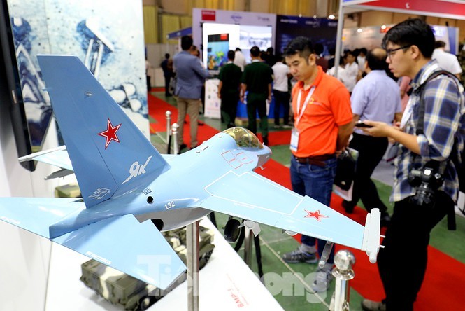 Nga mang gì đến triển lãm vũ khí ở Hà Nội? Mô hình máy bay huấn luyện Yak-130