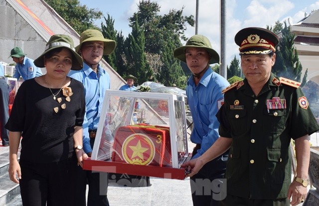 Truy điệu, an táng hài cốt 14 liệt sĩ hy sinh tại Lào và Campuchia Lễ truy điệu và an táng các hài cốt liệt sĩ